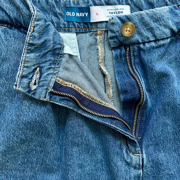 Old Navy Blue Jean Shorts High-Waisted Relaxed Fit - Picture 3 of 5